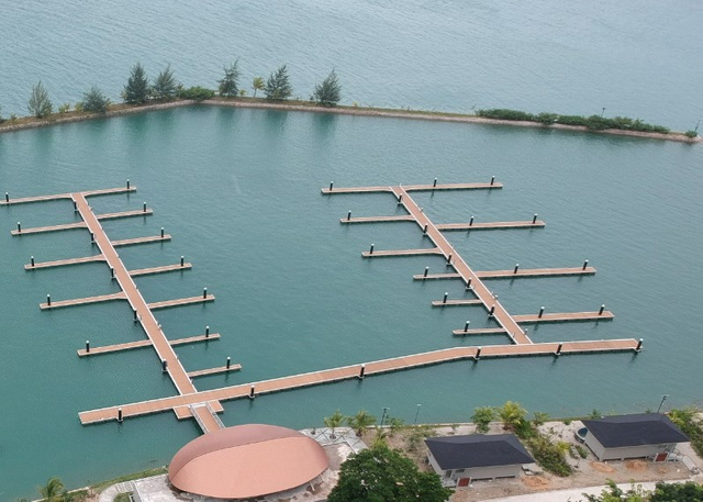 İndoneziyanın Nirup adasındakı al&uuml;minium ponton